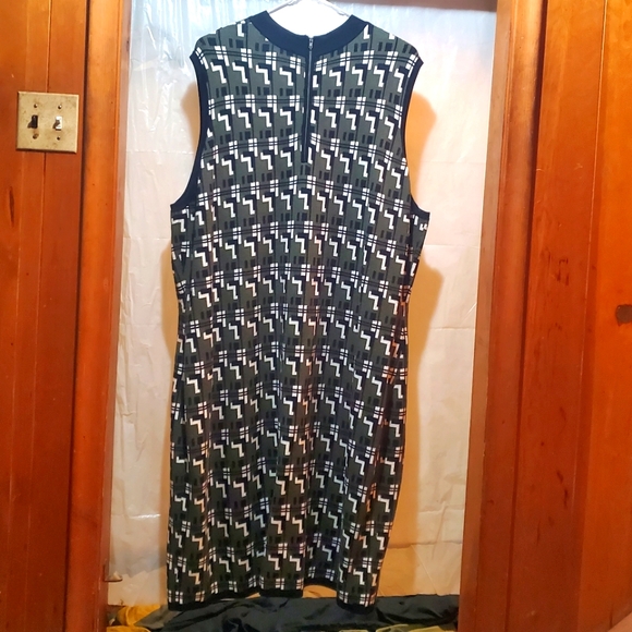 Dress - Picture 2 of 3